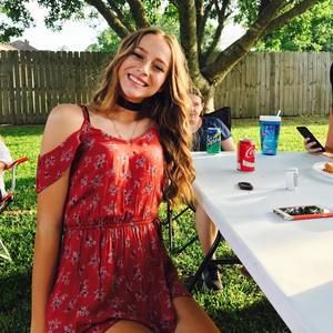 Meet your Posher, Chloe